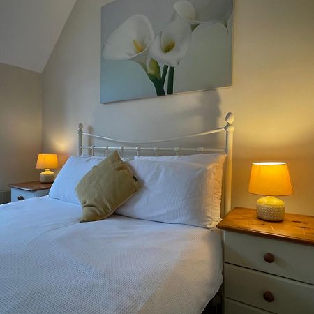 Large 5 Bed House In Scarborough Near The Beach, Large Garden & Hot Tub エクステリア 写真