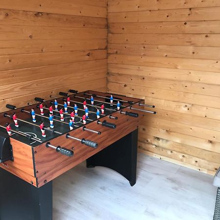 Large 5 Bed House In Scarborough Near The Beach, Large Garden & Hot Tub エクステリア 写真