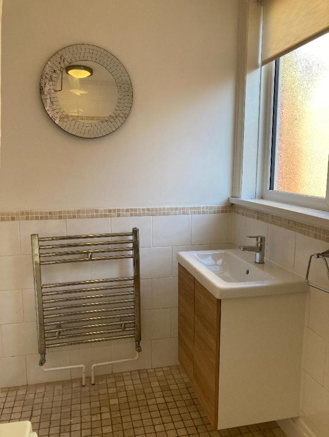 Large 5 Bed House In Scarborough Near The Beach, Large Garden & Hot Tub エクステリア 写真