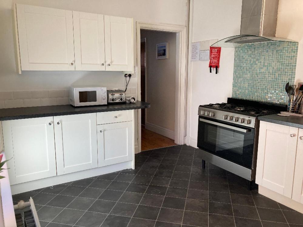 Large 5 Bed House In Scarborough Near The Beach, Large Garden & Hot Tub エクステリア 写真