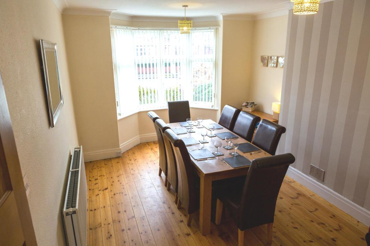 Large 5 Bed House In Scarborough Near The Beach, Large Garden & Hot Tub エクステリア 写真
