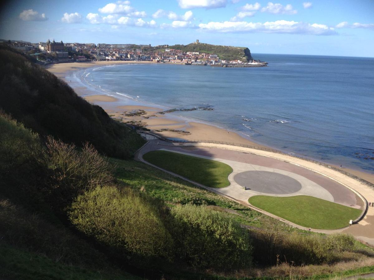 Large 5 Bed House In Scarborough Near The Beach, Large Garden & Hot Tub エクステリア 写真