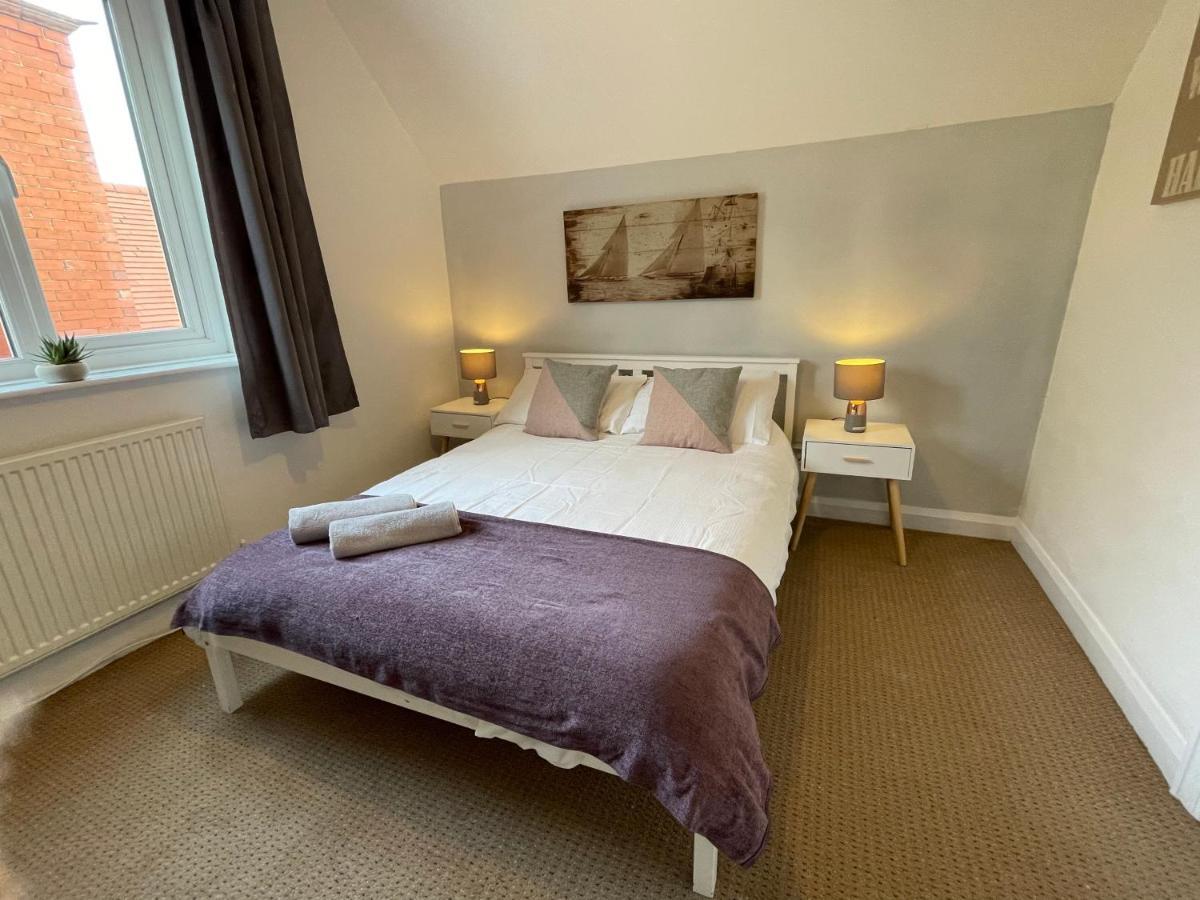 Large 5 Bed House In Scarborough Near The Beach, Large Garden & Hot Tub エクステリア 写真