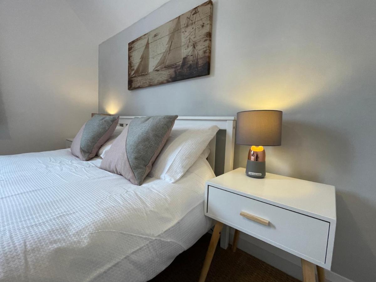 Large 5 Bed House In Scarborough Near The Beach, Large Garden & Hot Tub エクステリア 写真