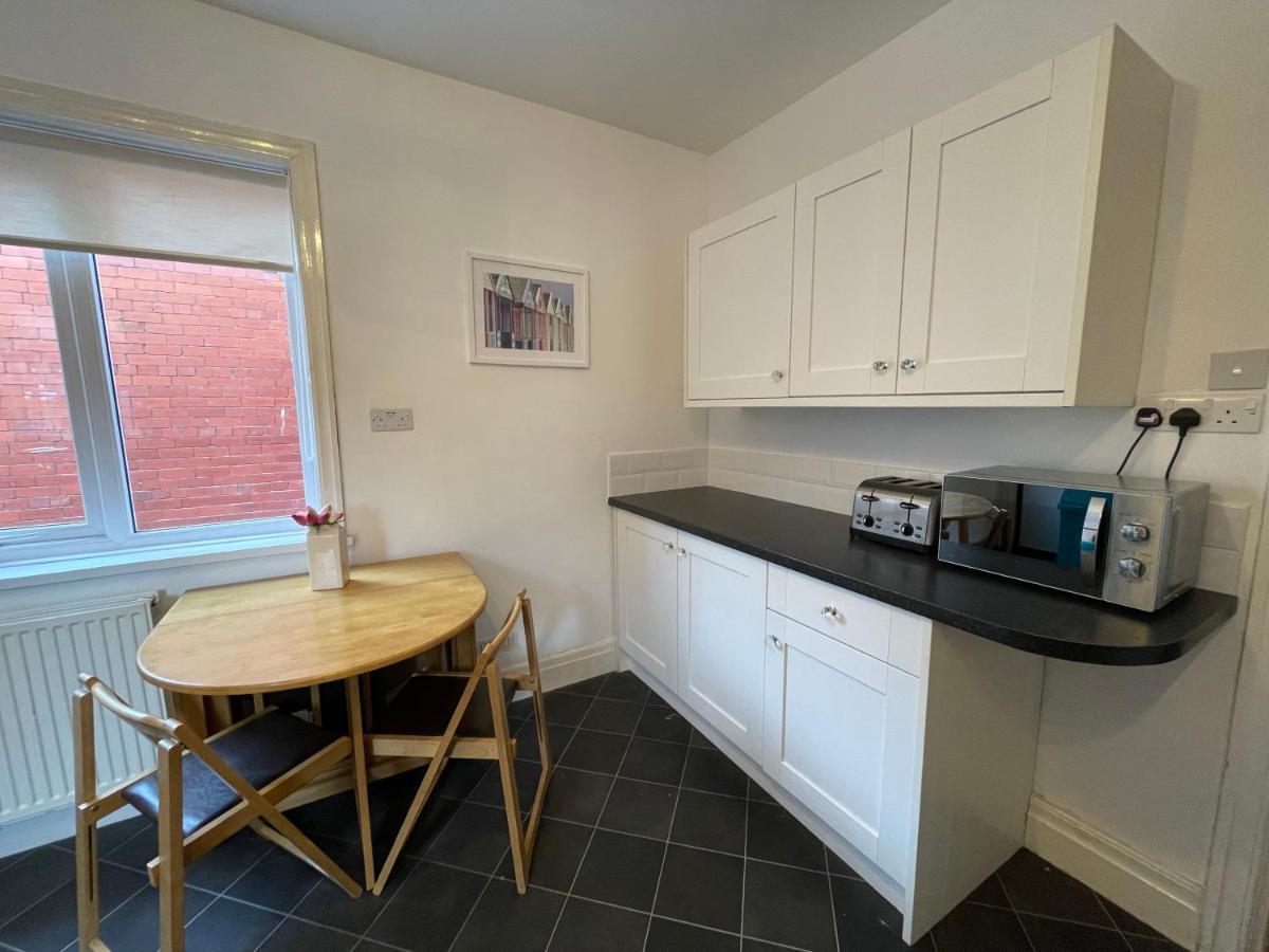 Large 5 Bed House In Scarborough Near The Beach, Large Garden & Hot Tub エクステリア 写真