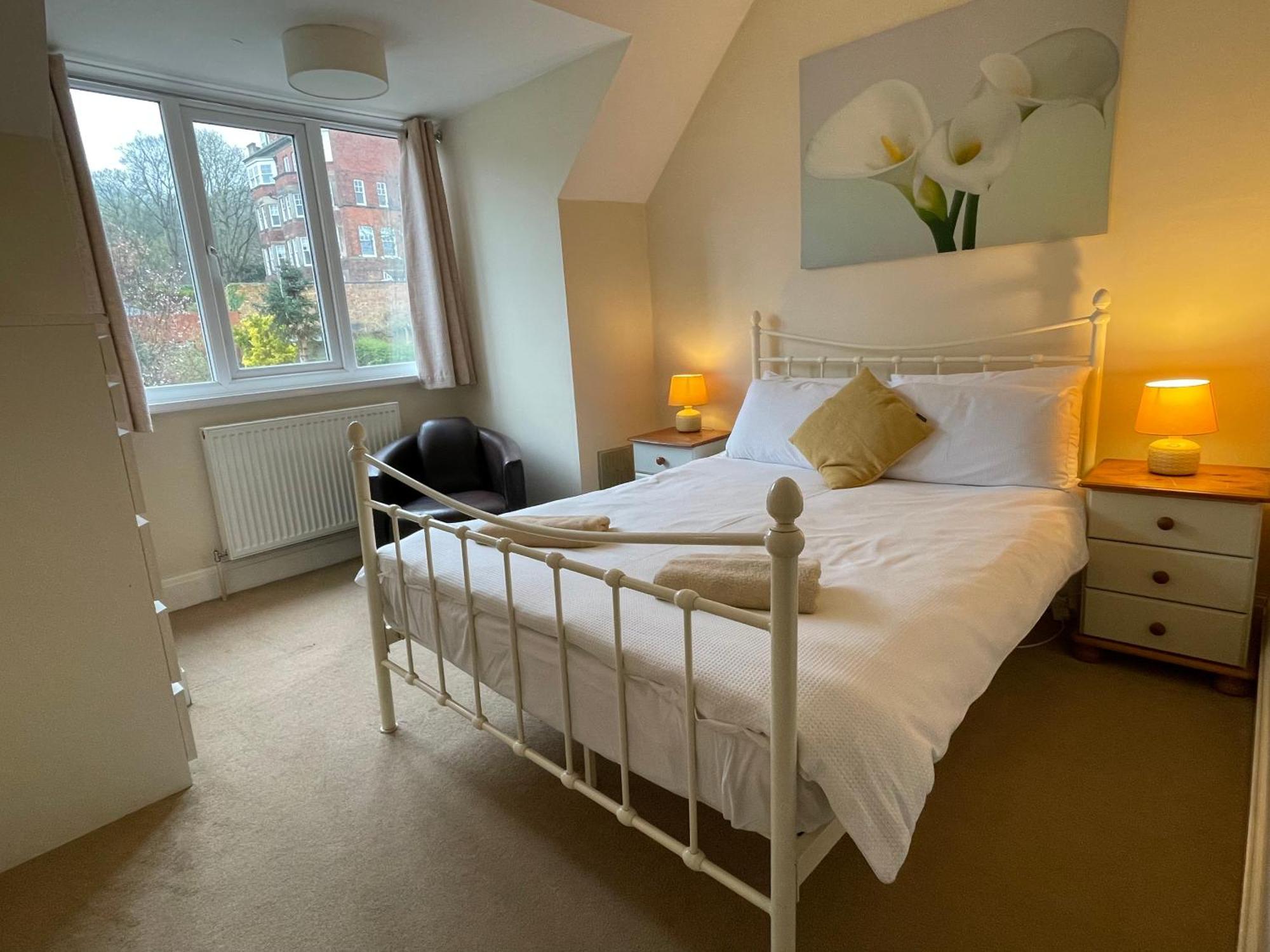 Large 5 Bed House In Scarborough Near The Beach, Large Garden & Hot Tub エクステリア 写真