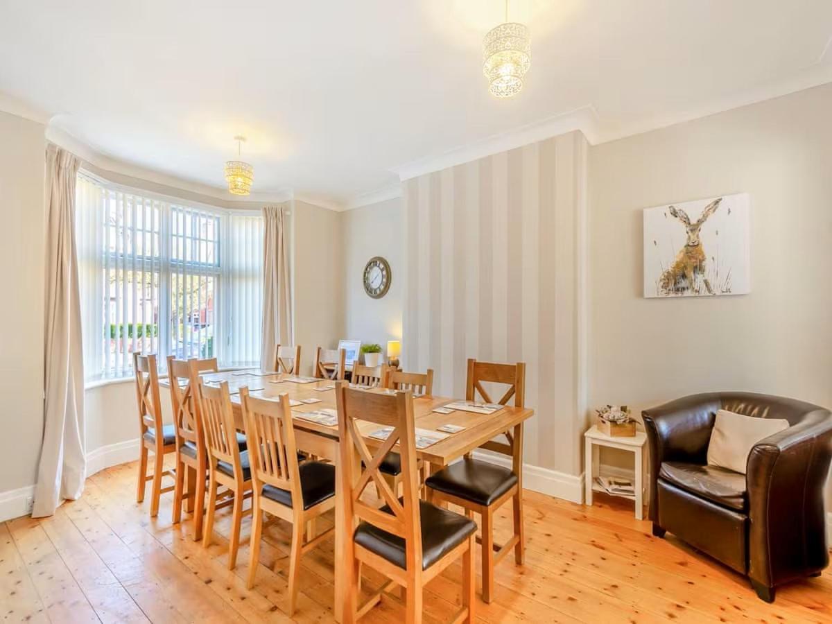 Large 5 Bed House In Scarborough Near The Beach, Large Garden & Hot Tub エクステリア 写真