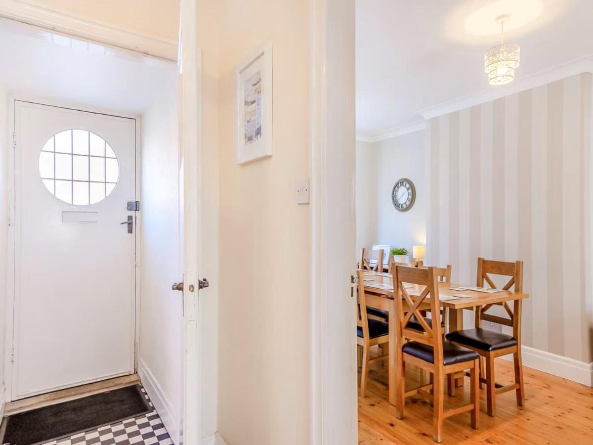 Large 5 Bed House In Scarborough Near The Beach, Large Garden & Hot Tub エクステリア 写真